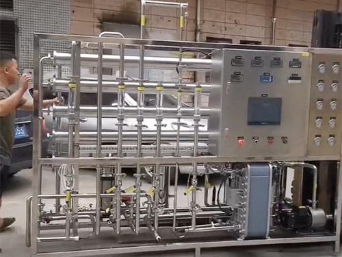 1吨纯化水设备出货装车中